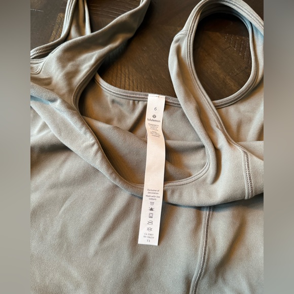 NWOT Lululemon get centered crop tank grey sage size 6 - Picture 3 of 3